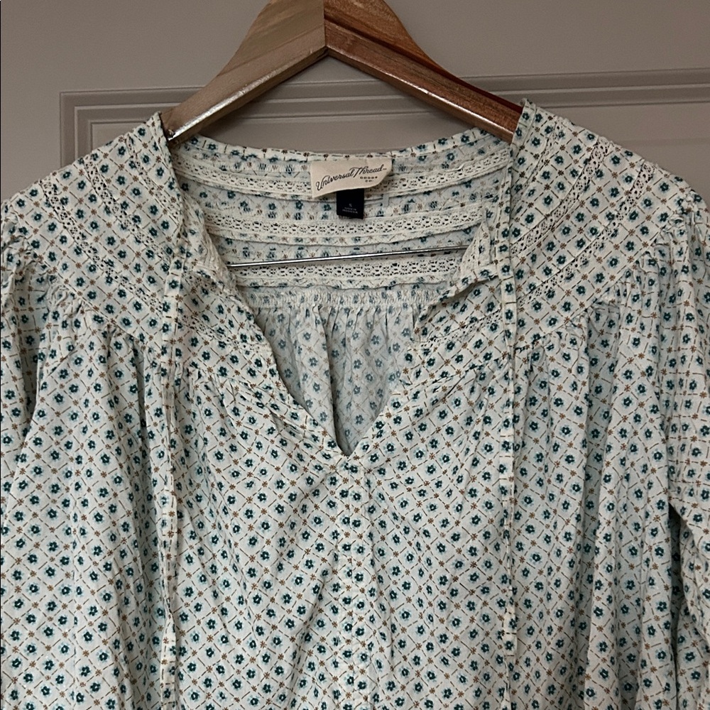 Universal Thread White and Blue Patterned Blouse - Picture 4 of 13